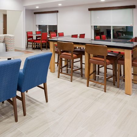 Holiday Inn Express & Suites - Dickinson By Ihg Bagian luar foto