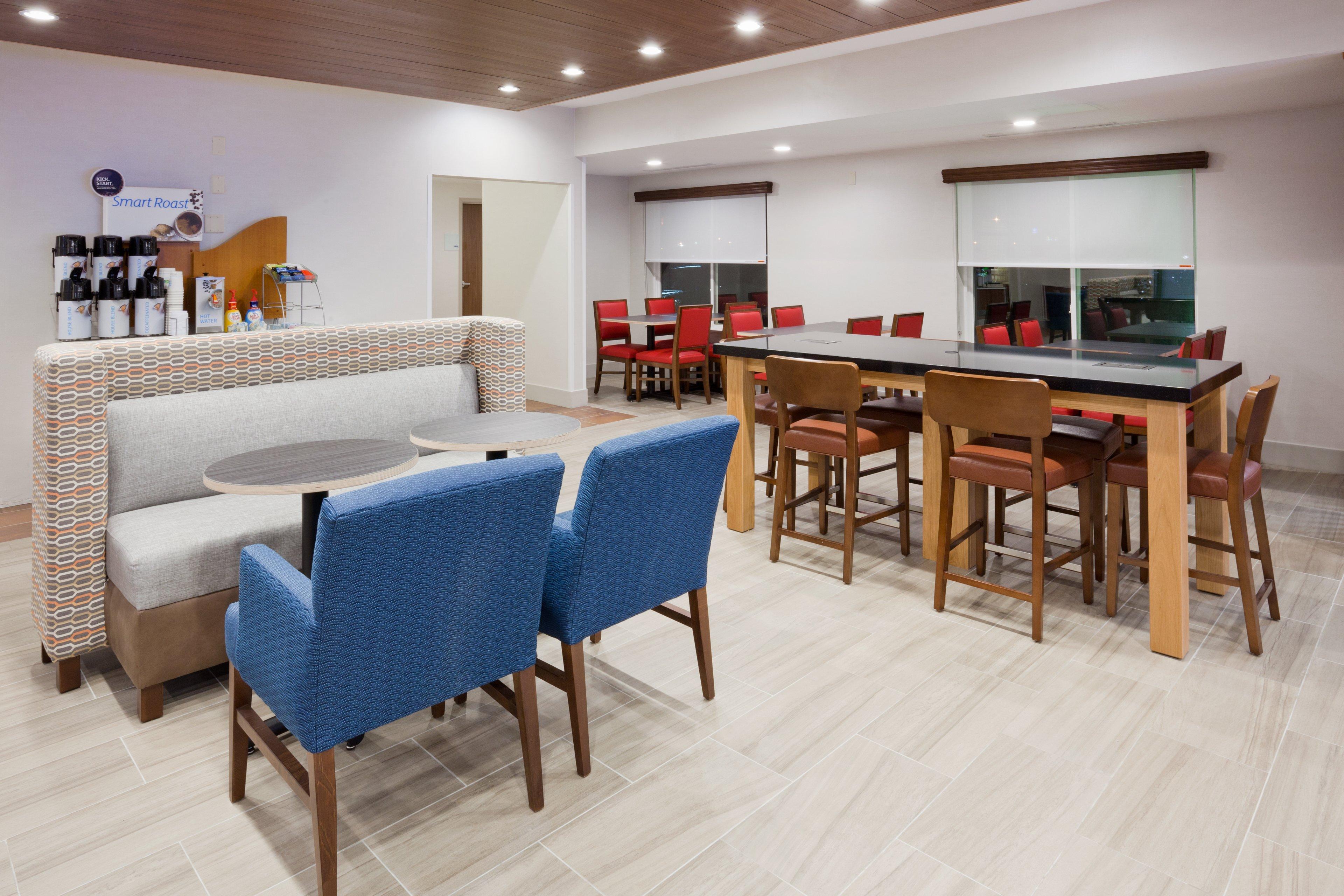 Holiday Inn Express & Suites - Dickinson By Ihg Bagian luar foto