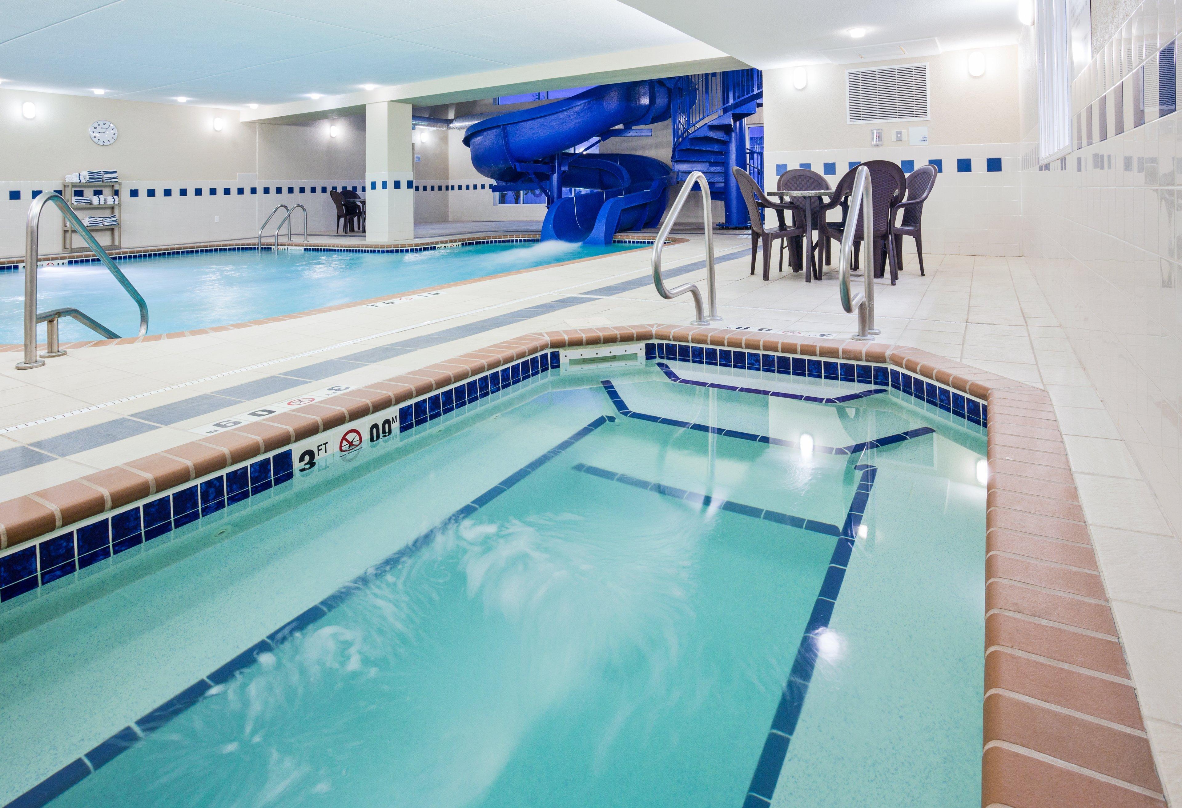 Holiday Inn Express & Suites - Dickinson By Ihg Bagian luar foto
