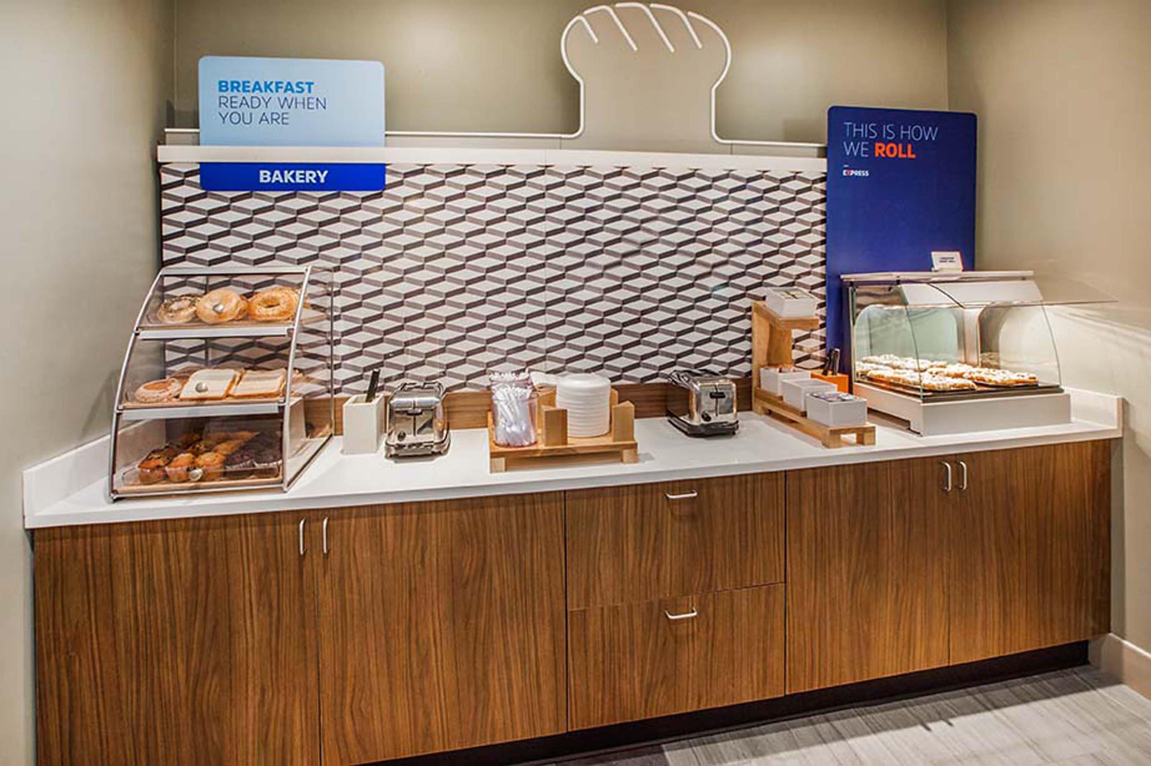 Holiday Inn Express & Suites - Dickinson By Ihg Bagian luar foto