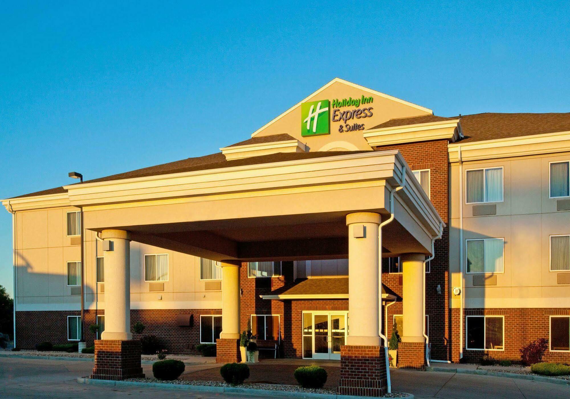 Holiday Inn Express & Suites - Dickinson By Ihg Bagian luar foto